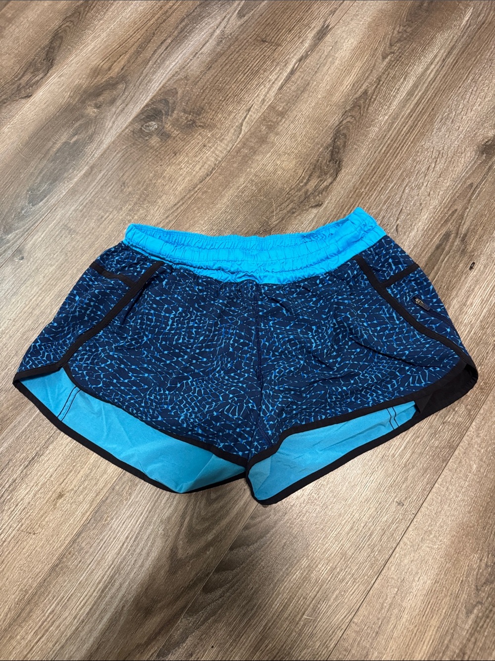 lululemon athletica Women’s Blue Patterned Running Shorts